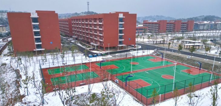 华东理工大学2024年在河南录取最低分数线和学费是多少？