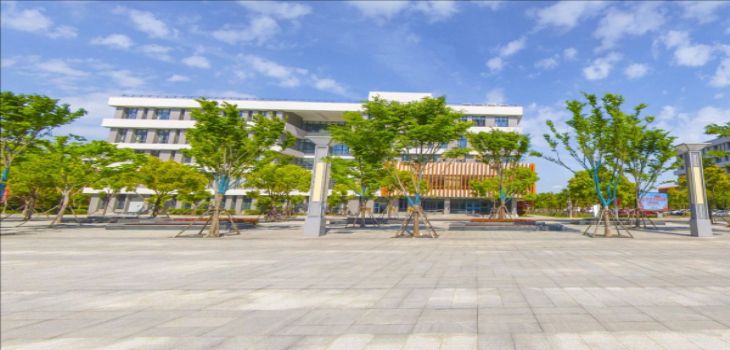 吉林大学2024年在甘肃录取最低分数线和学费是多少？