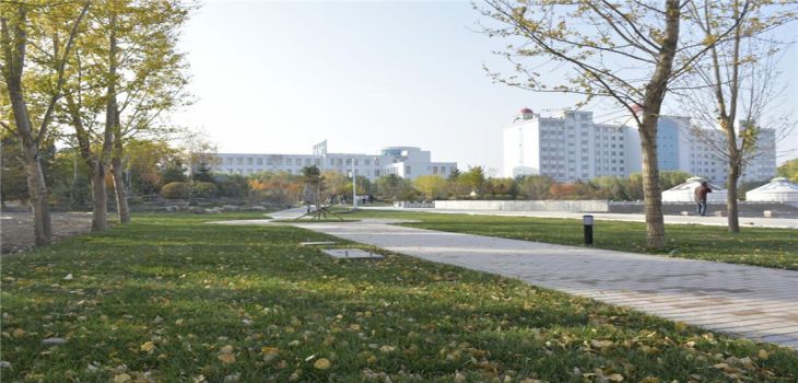 烟台大学2024年学费多少钱？每年最低4400元最高7920元（各专业收费标准）