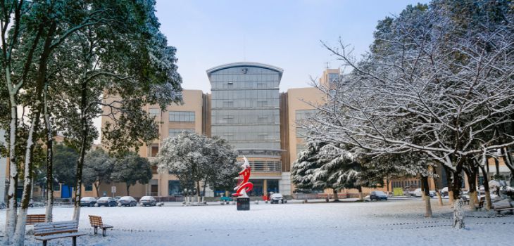 湖南大学2024年每年多少学费？每年4000元到13000元（供湖南考生参考）