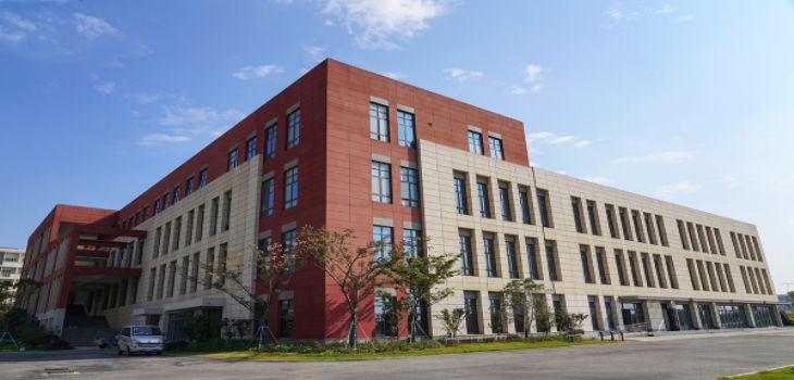 电子科技大学2024年学费多少钱？每年6000元到9800元（各专业收费标准）