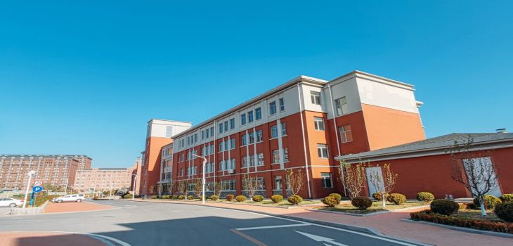 太原科技大学2024年在海南录取最低分数线和学费是多少？