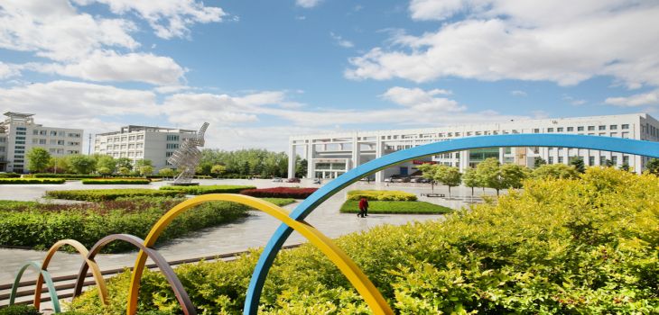 浙江万里学院2024年每年多少学费？每年33000元到58000元（供广东考生参考）