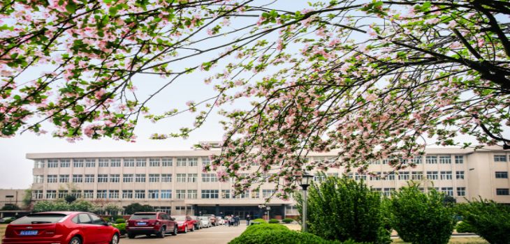 江苏大学2024年学费多少钱?每年最低5200元最高7480元(各专业收费标准)