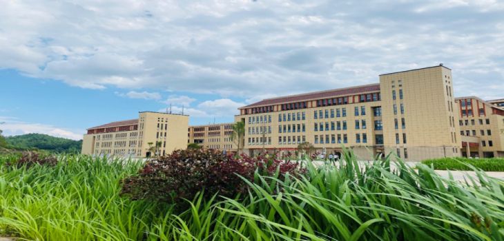 辽宁工程技术大学重庆市录取分数线是多少？学费又是多少？