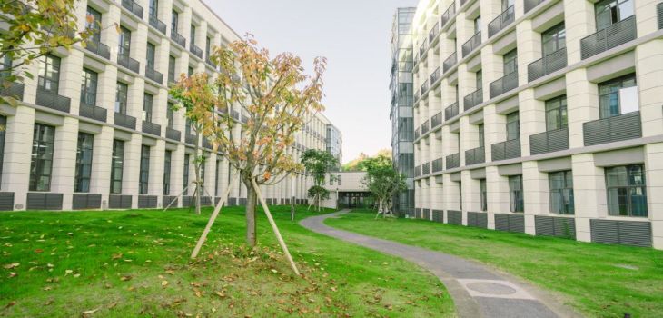 上海外国语大学贤达经济人文学院2024年每年多少学费？每年38000元到68000元（供河南考生参考）