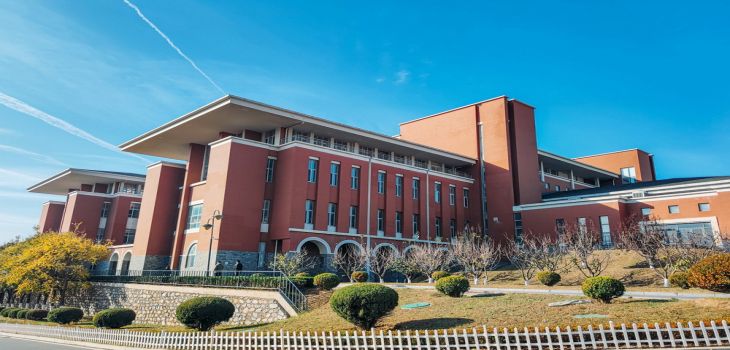 北京理工大学2024年在宁夏录取最低分数线和学费是多少？